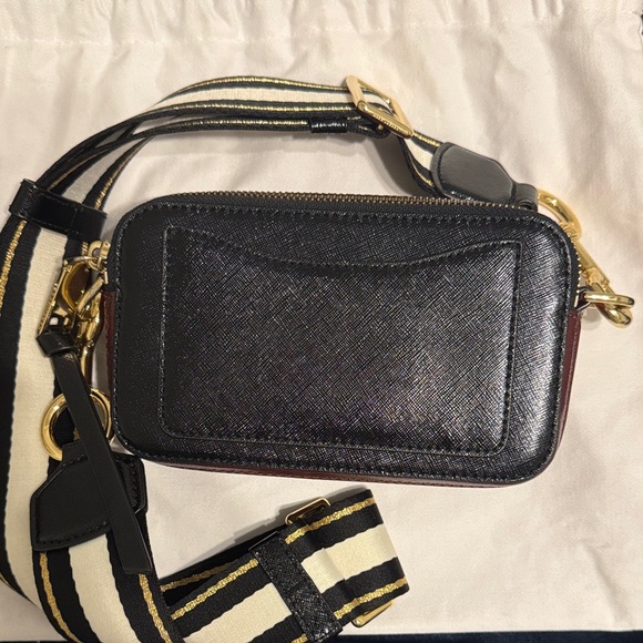 Marc Jacobs Black and Gold Crossbody Bag - Picture 2 of 4